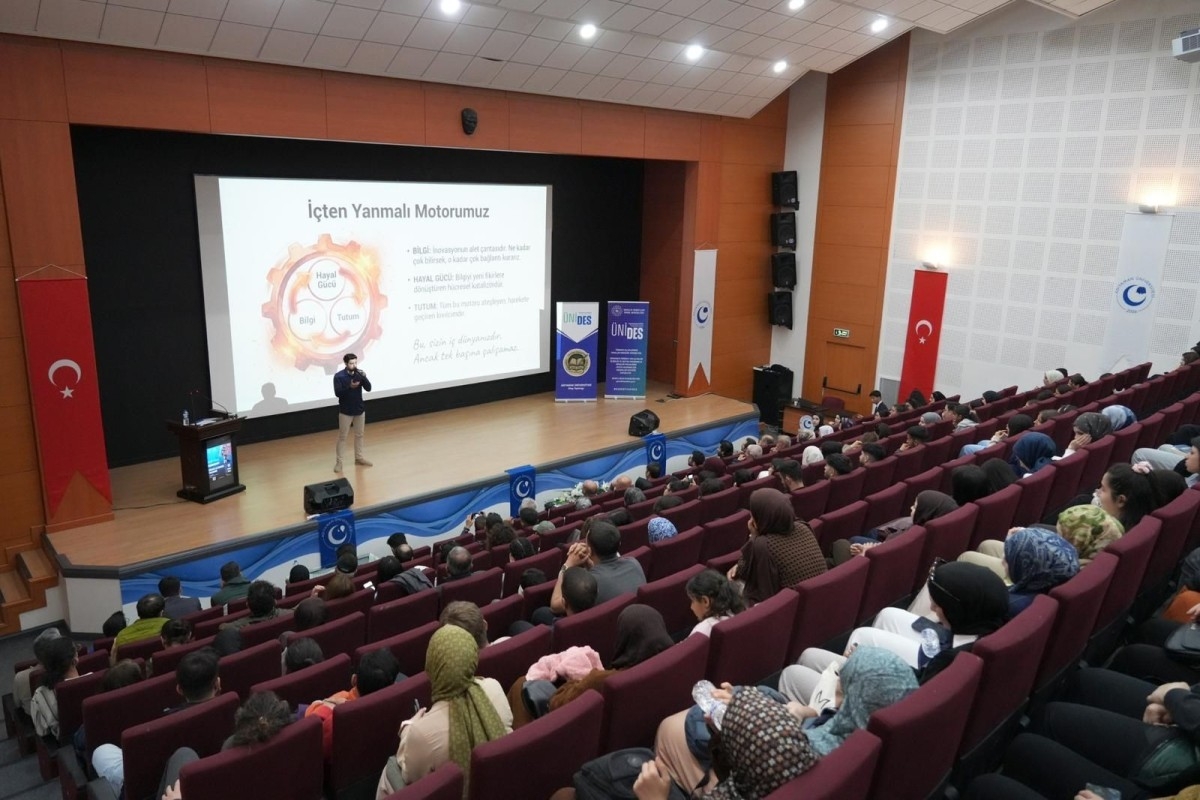 Adıyaman Üniversitesi Öğrencilerinden Yaratıcılık Temalı Konferans