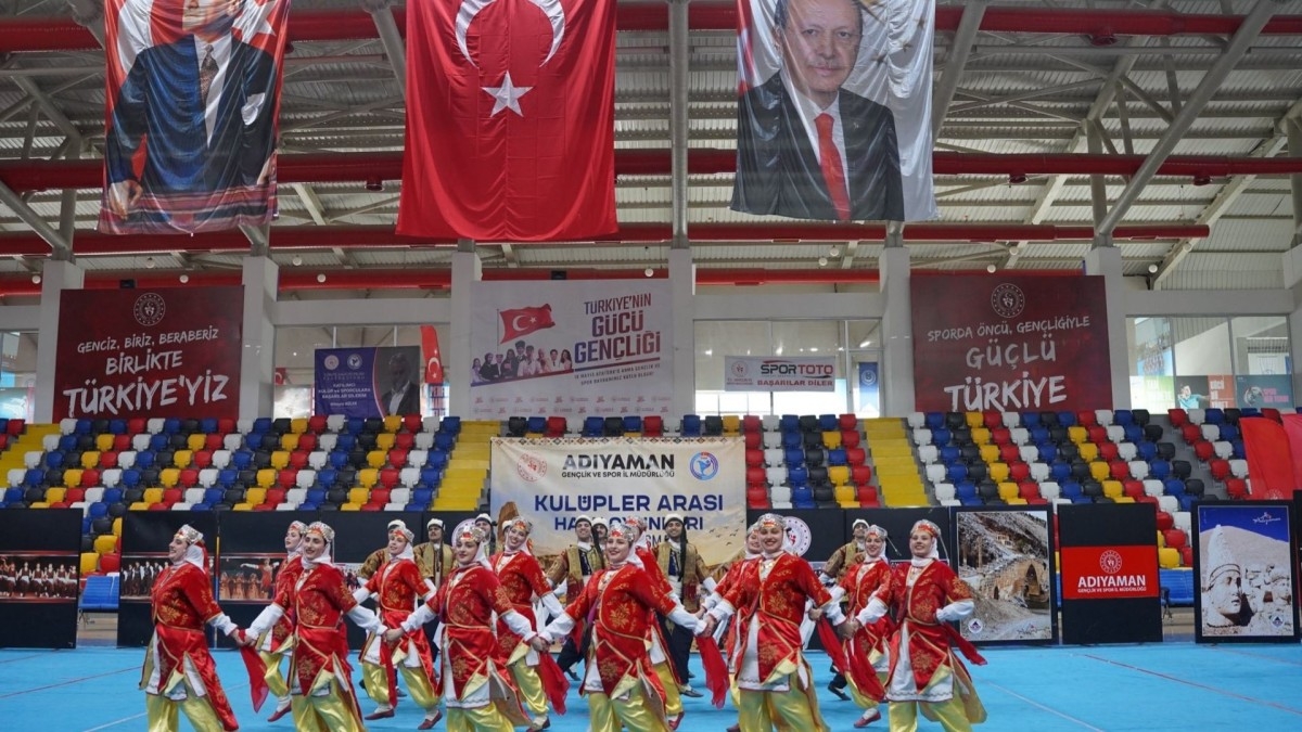 Adıyaman’da Renkli Görüntüler Halk Oyunları Bölge Yarışması