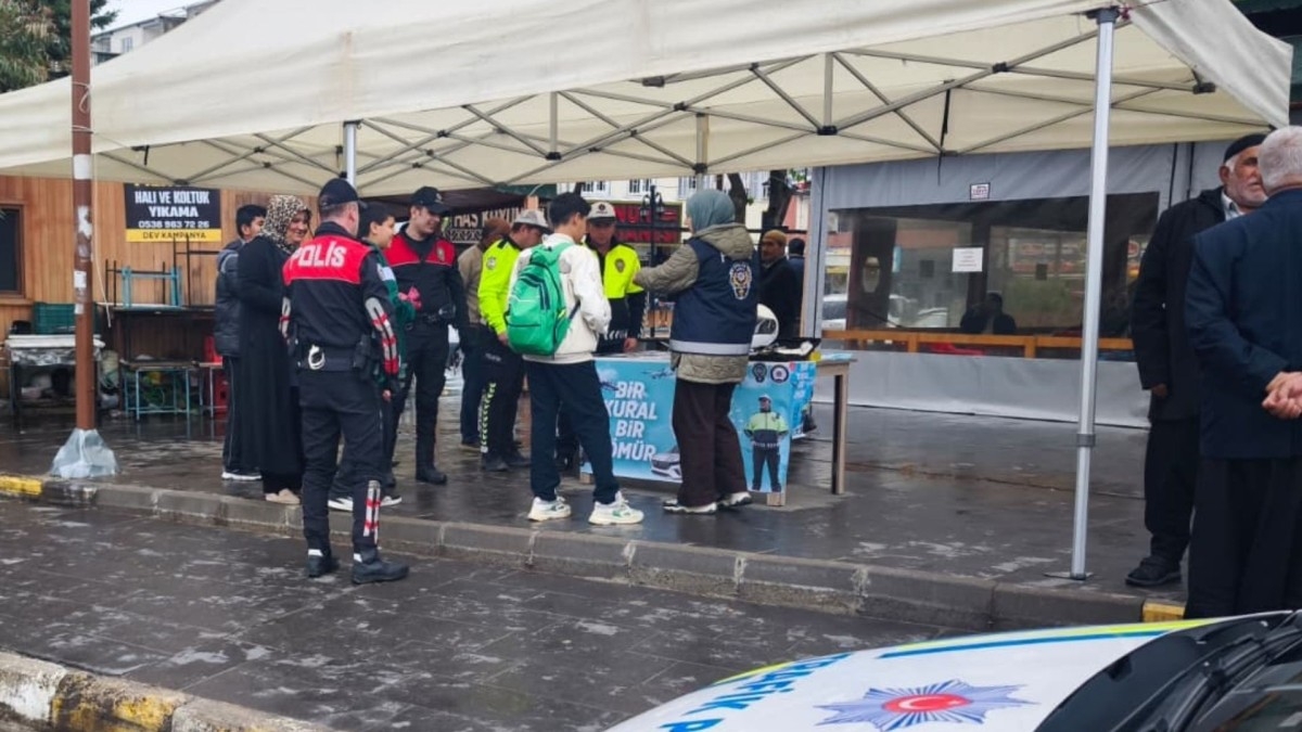 Trafik Haftasında Vatandaşa Bilgilendirme