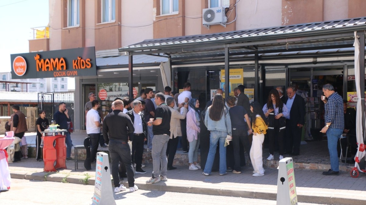 Adıyaman’da Yoğun İlgi: Abdurrahman Bakır Okurlarıyla Buluştu - Videolu Haber
