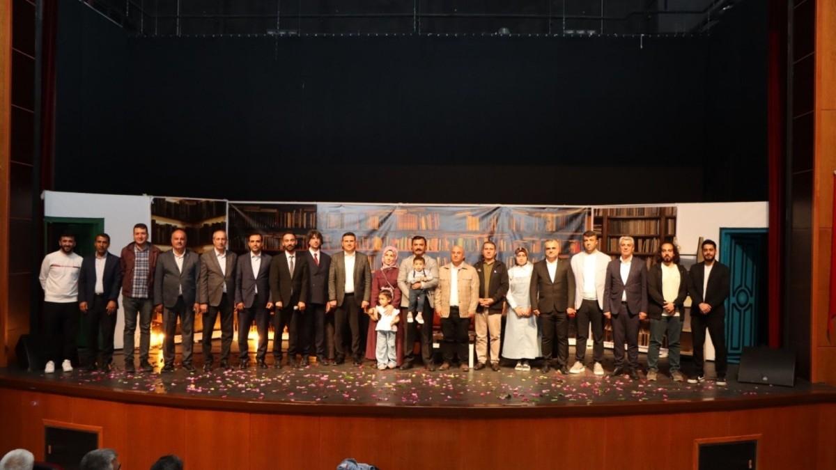Şiir Yorumcuları ve Katılımcılar Aynı Sahnede Buluştu