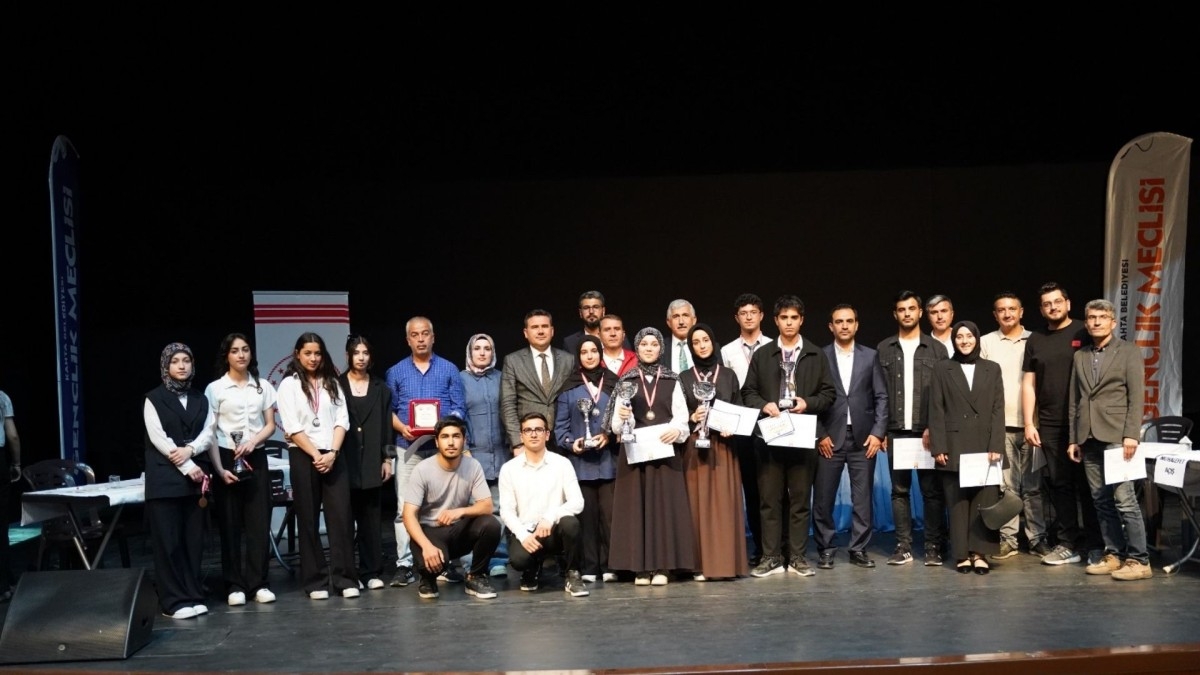 Kahta’da spor ve münazara heyecanı: Turnuva büyük ilgi gördü