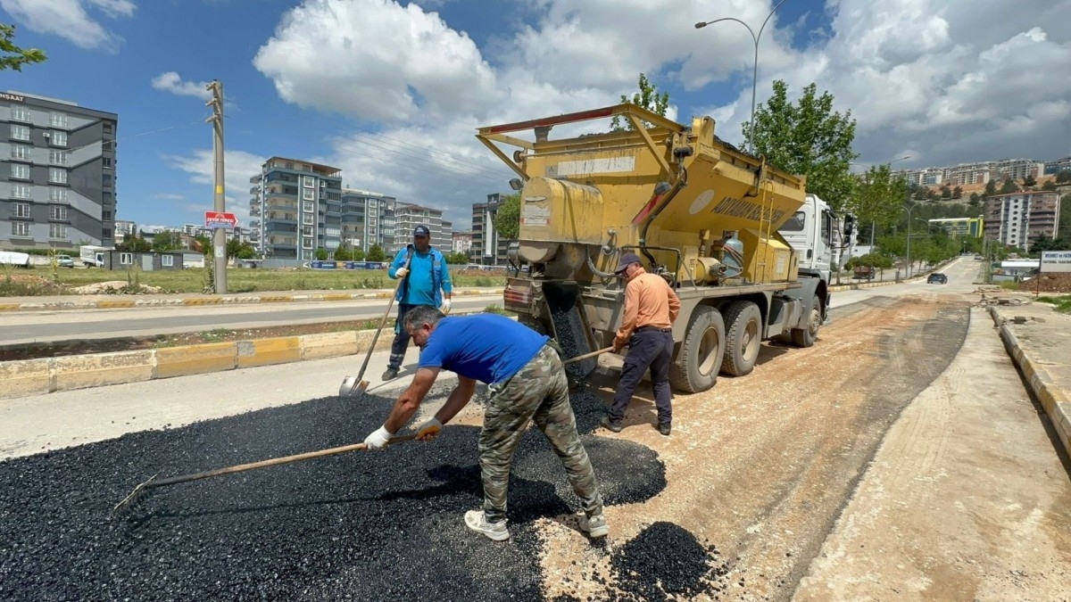Adıyaman'da Altyapı Sonrası Bozulan Yollar Yenileniyor