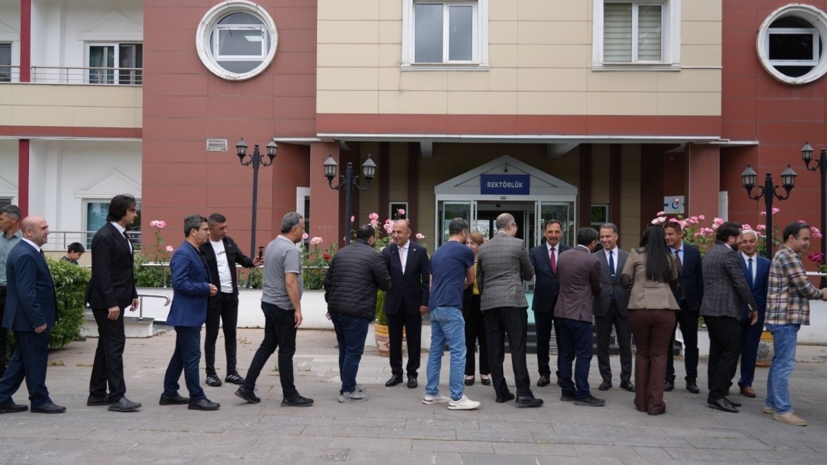 Adıyaman Üniversitesi Rektör Prof. Dr. Mehmet Keleş: “Bayramlar Dayanışmayı Güçlendiriyor”