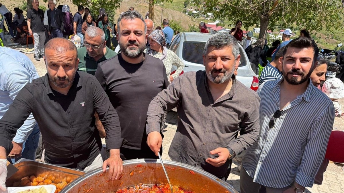 Ap Aziz Dede İçin Kurulan Sofrada 1200 Kişi Buluştu