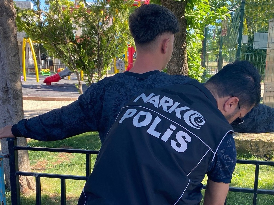 Aranan Şahıslara Yönelik Operasyonda 74 Kişi Yakalandı