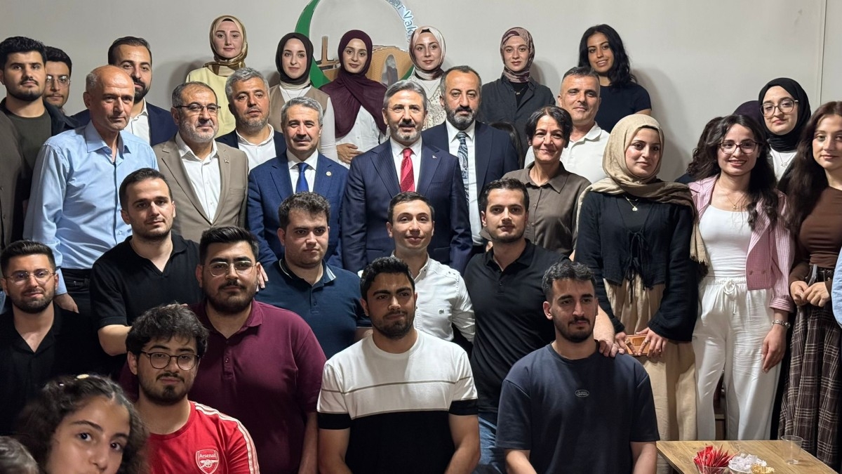 Alkayış ve Aydın Mezuniyet Programında Gençlerle Buluştu