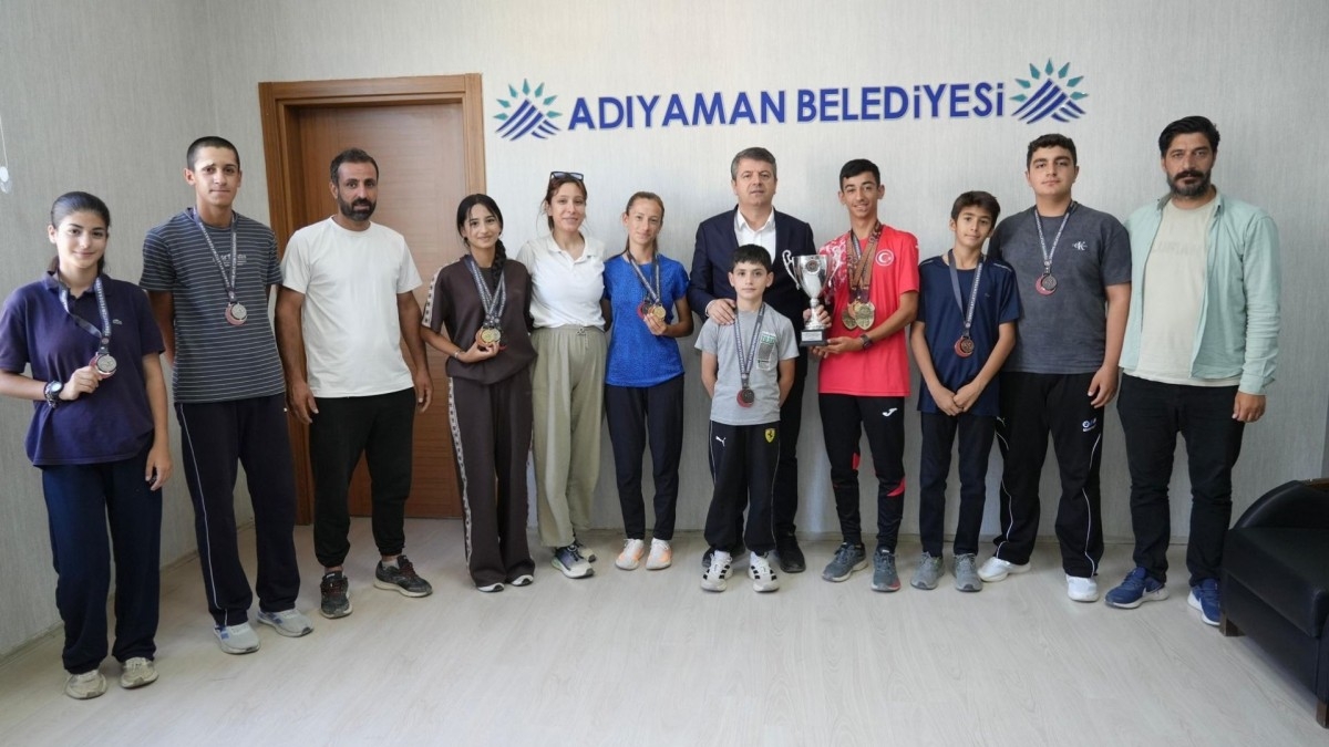 Başkan Tutdere Sporcuları Ayakta Alkışladı!