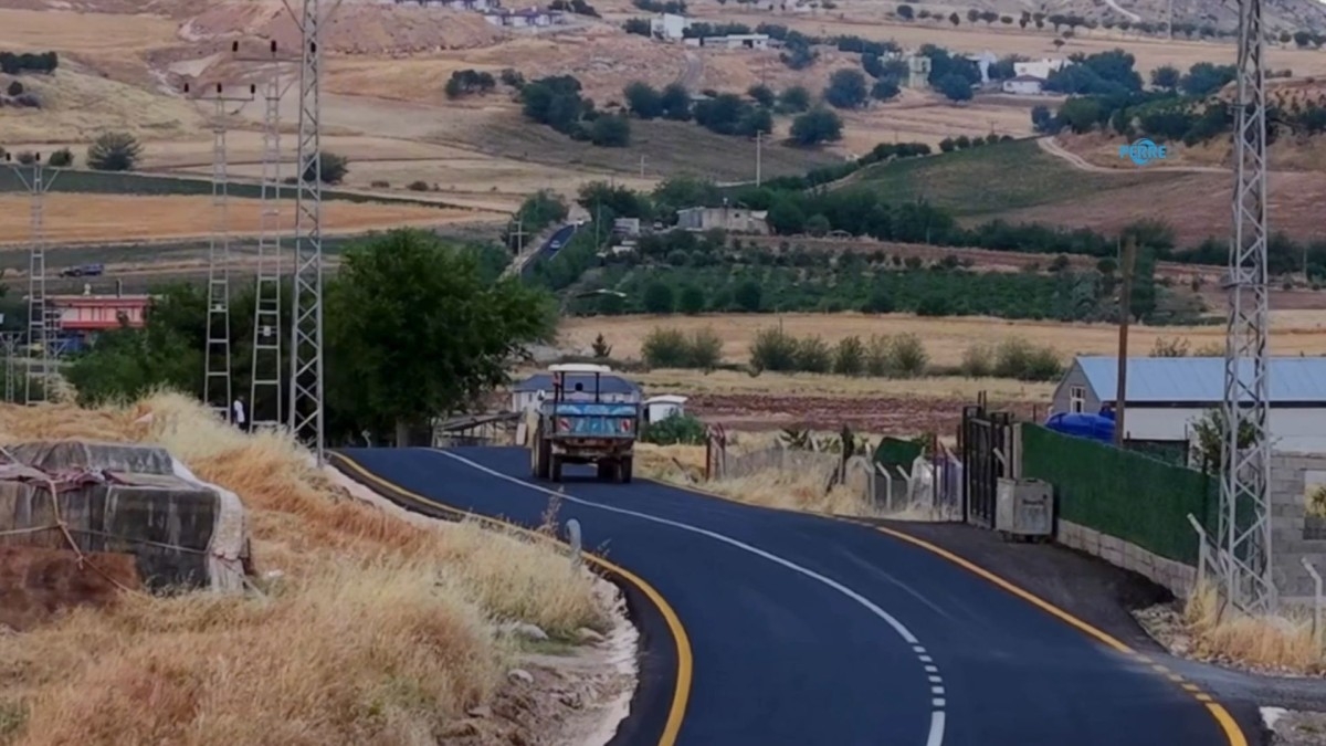 Durukaynak Köyü'ne Sıcak Asfalt ve Kilitli Parke Desteği - Videolu Haber