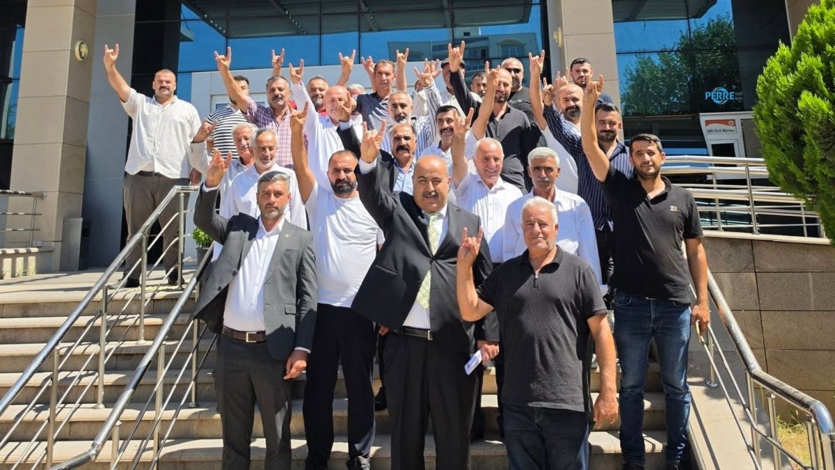 Haşim Turan ve Yönetimi Mazbatalarını Teslim Aldı