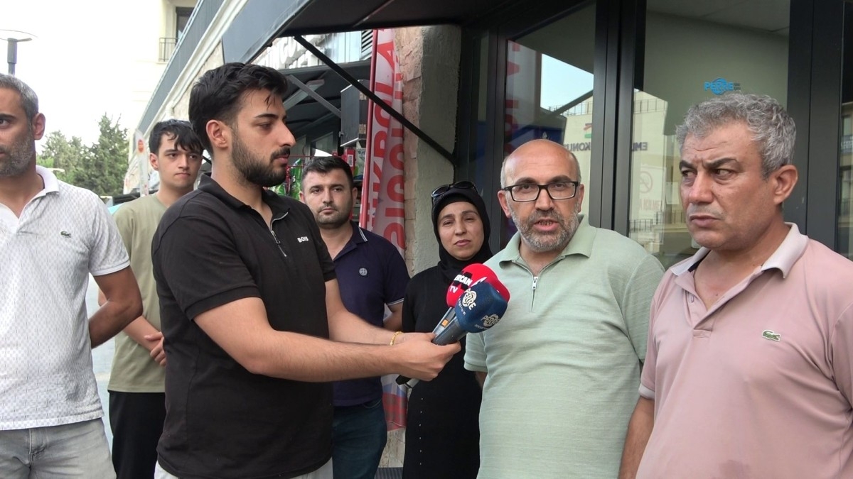 T
Yeni Çarşı’da Esnaf Soruyor: “Paramız Nereye Gidiyor?” - Videolu Haber