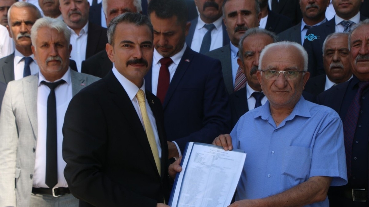 MHP Adıyaman İl Başkanı Ali Önat mazbatasını aldı: ‘Yalnız değilsin Adıyaman’ - Videolu Haber