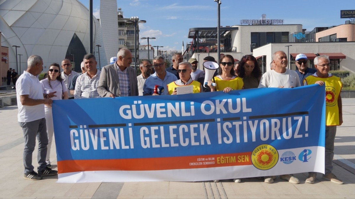 Eğitim Sen Adıyaman Kent Meydanı’ndan seslendi: ‘Güvenli okul, güvenli gelecek istiyoruz’ - Videolu Haber