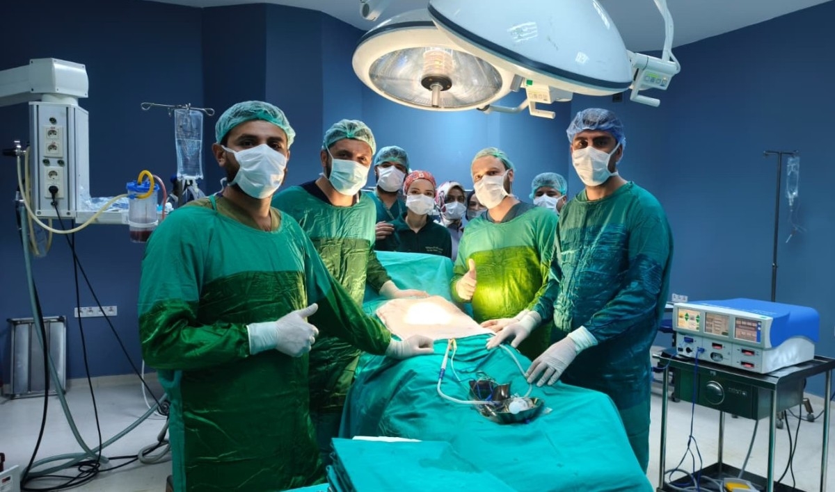 Kahta'da 82 yaşındaki hastanın mesanesinden 42 parça taş çıkarıldı