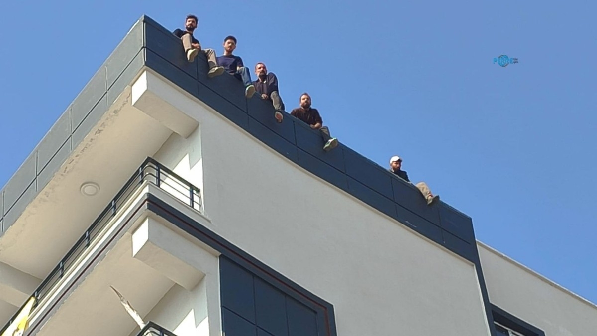 7 Katlı Binanın Çatısında Hareketli Dakikalar