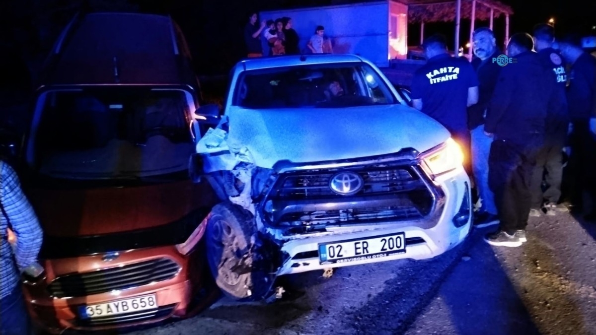 Kahta’da Çok Sayıda Araç Birbirine Girdi
